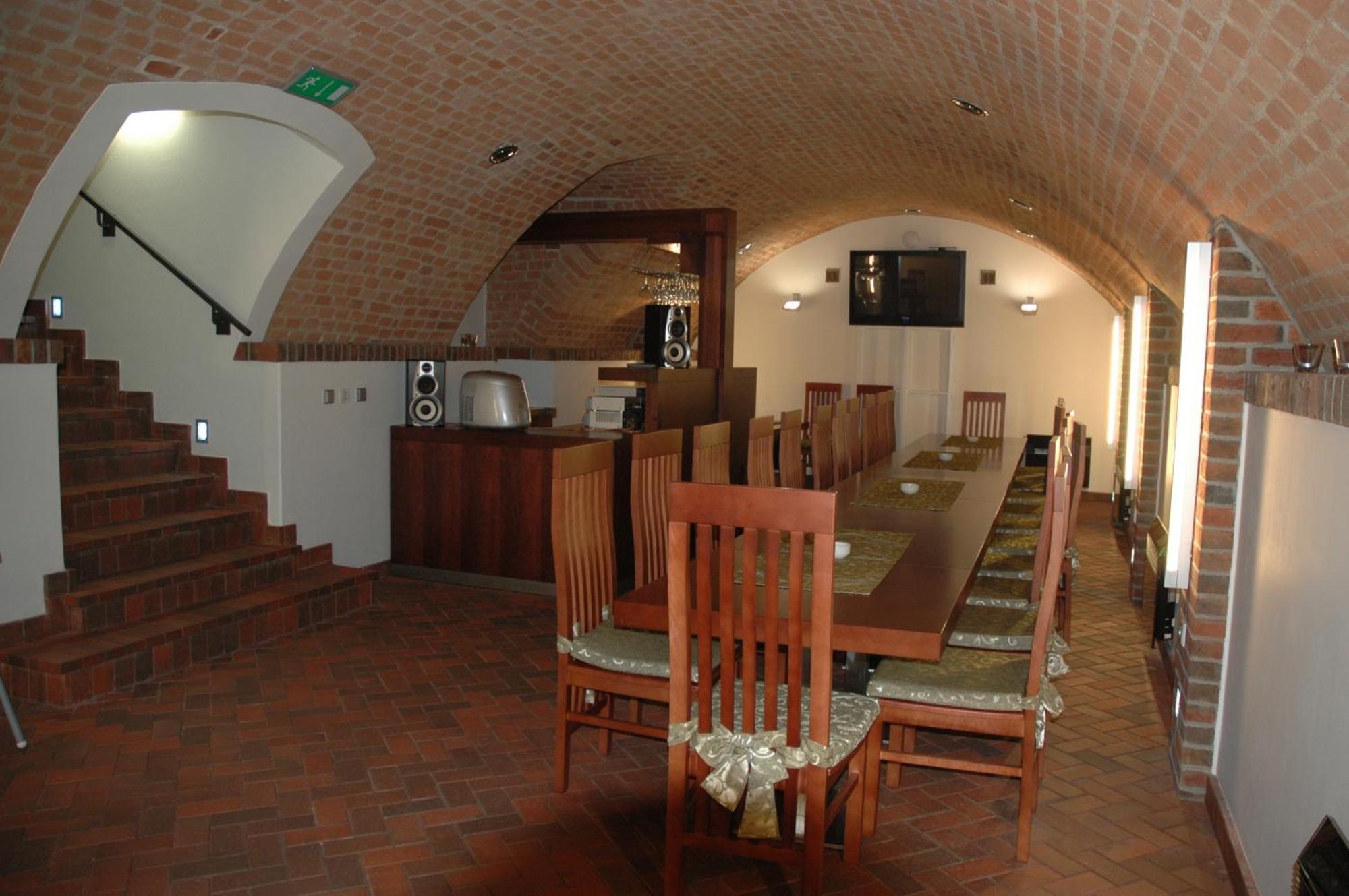 Kadaň U卡拉iv旅馆。酒店 外观 照片